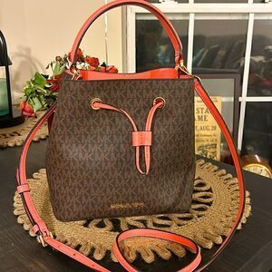 Michael Kors Suri Medium Crossbody, VGUC